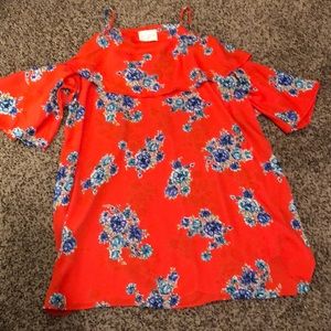 Gorgeous floral cold shoulder top size small 🧡💙
